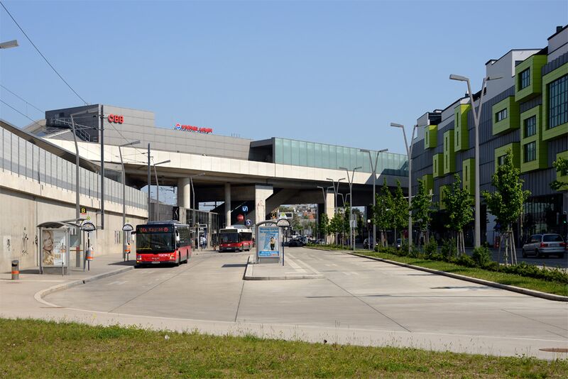 Datei:22 Öffentlicher Verkehr Stadlau.jpg