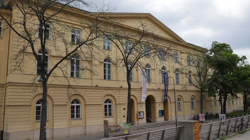 Datei:3 Universität für Musik.JPG