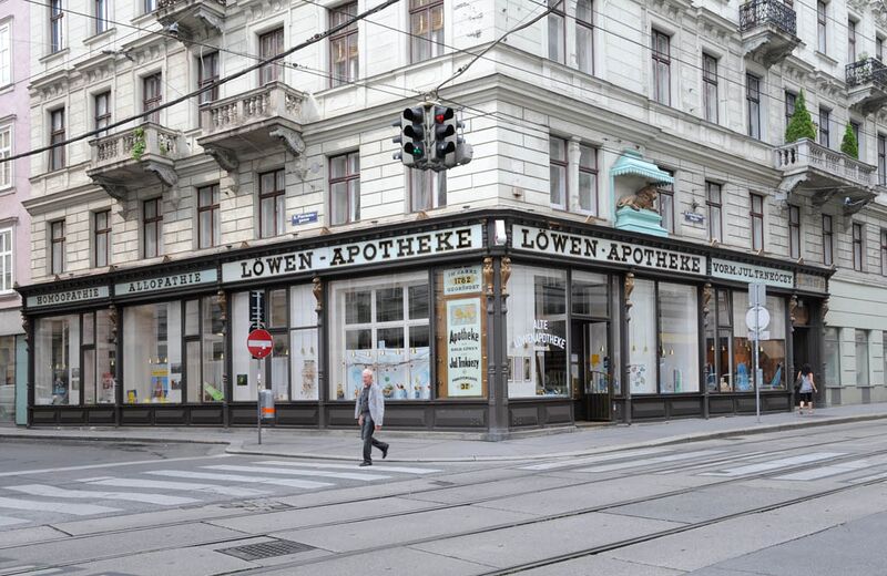 Datei:8 Löwenapotheke.jpg