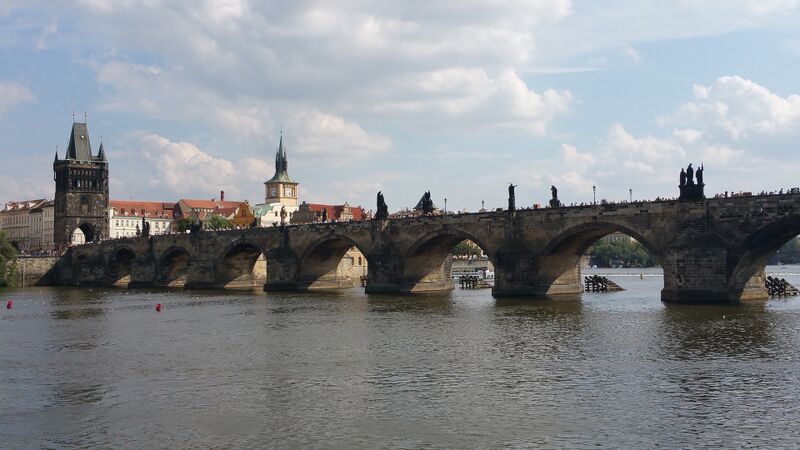 Datei:Karlsbrücke Prag.jpg