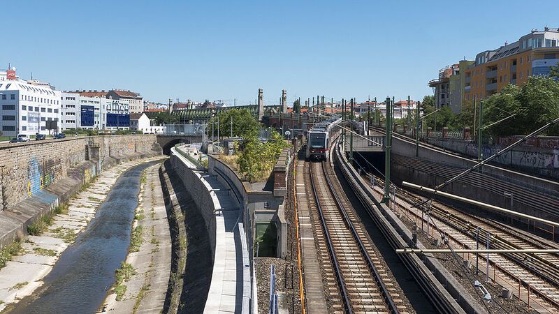 Datei:Wienfluss heute 12 Bezirk Längenfeldgasse.jpg.jpg