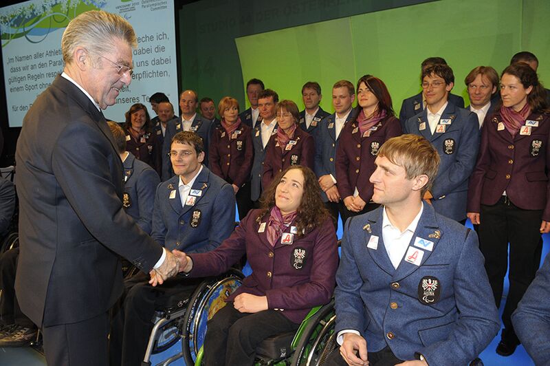Datei:Österreichisches Paralympic Team 2010.jpg